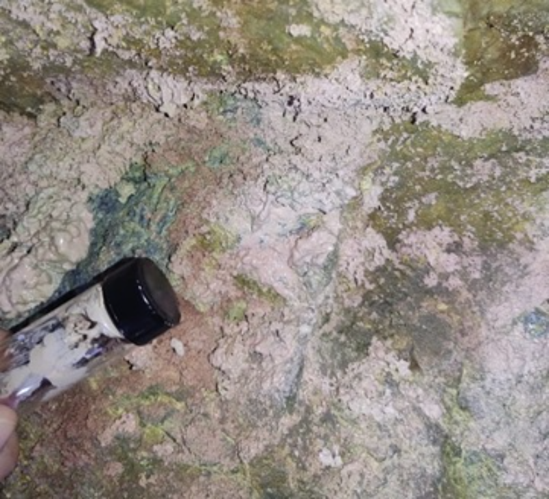 Toma de Muestras de Minerales Secundarios en el Parque Minero de Almadén