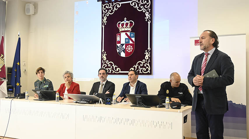 Aula de formación permanente para policías y guardias civiles de la Cátedra Justicia y Prisión.