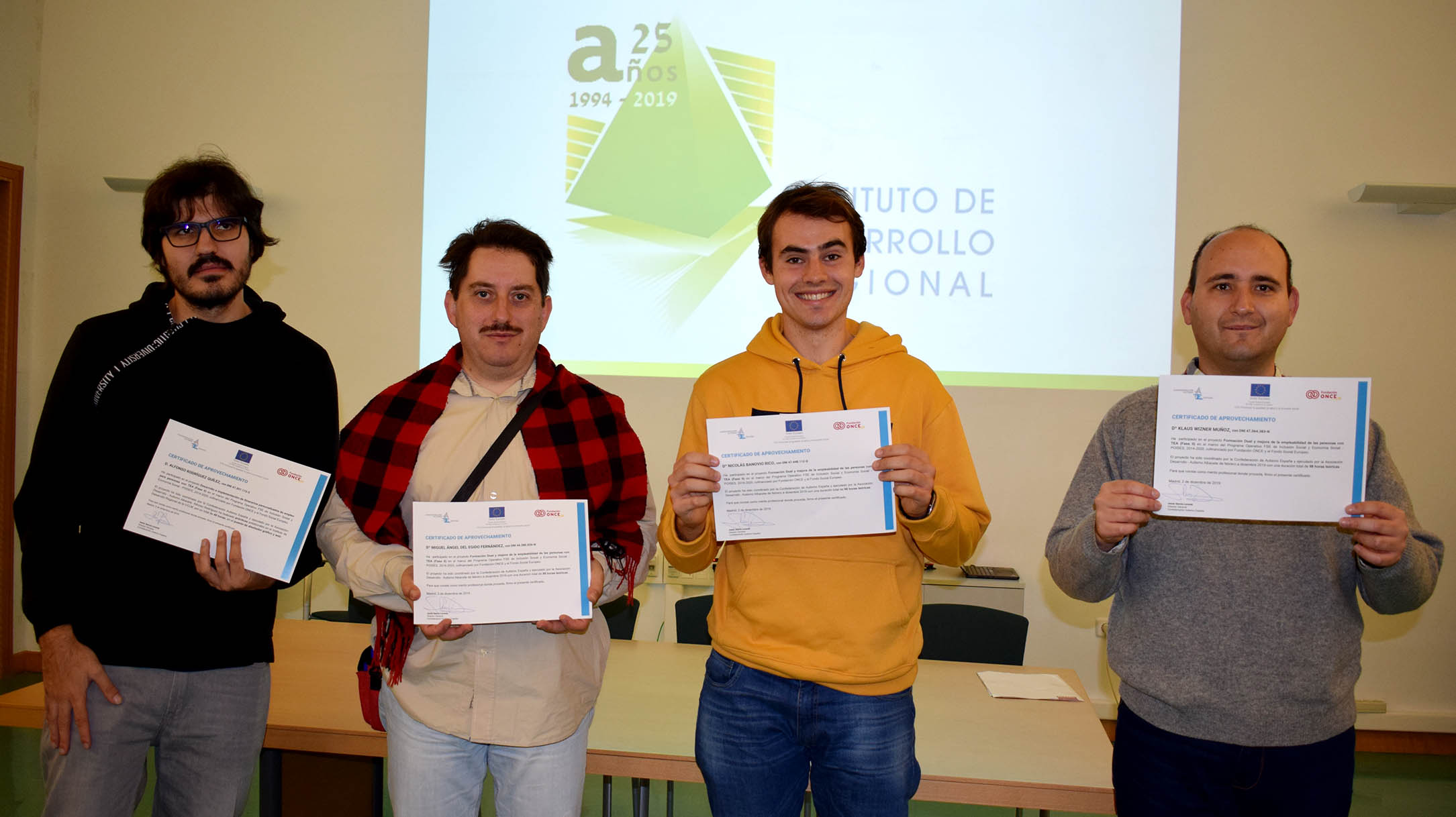 Entrega diplomas Asociación Desarrollo