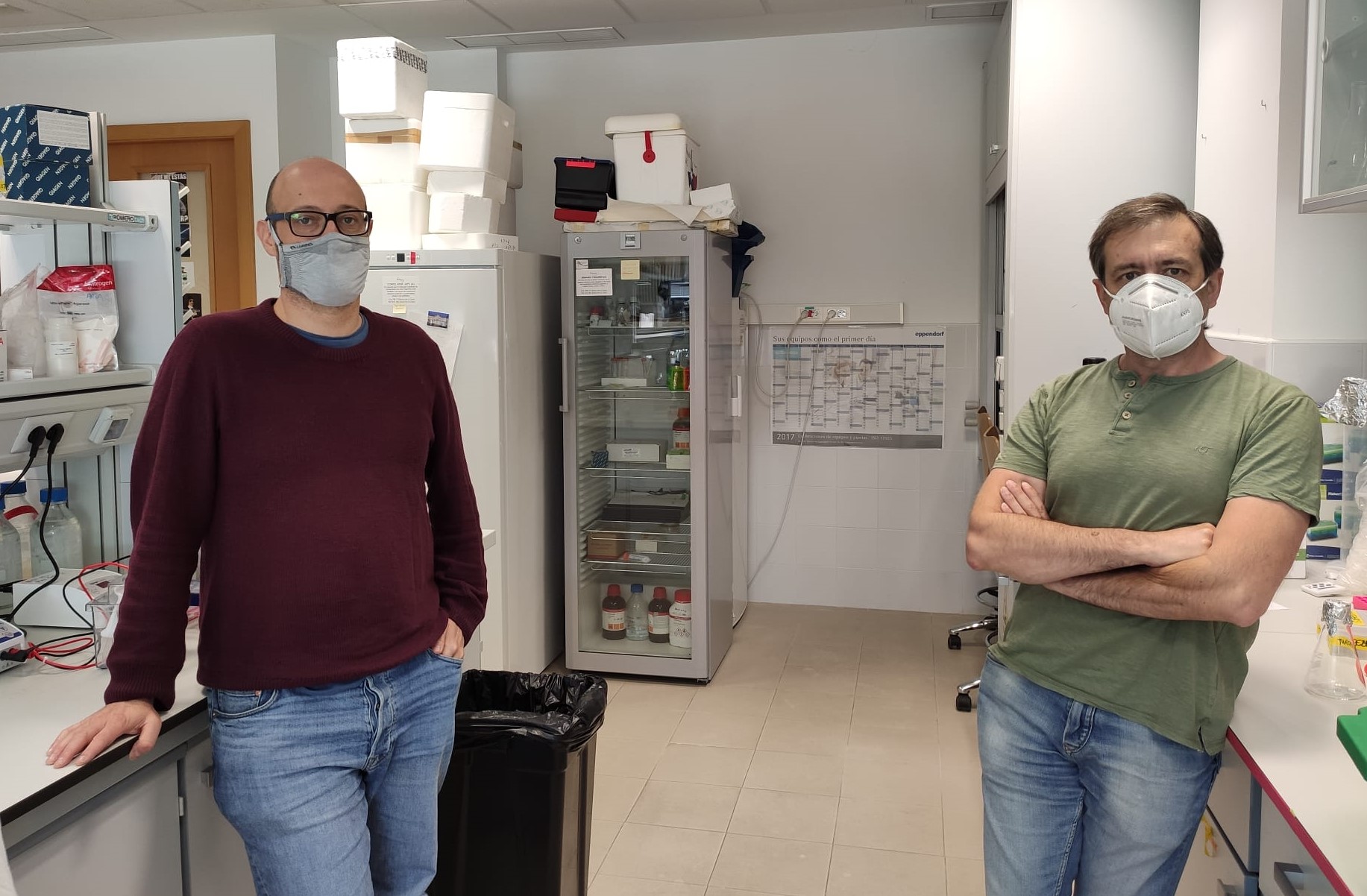 Los virólogos Armando Arias y Antonio Ma