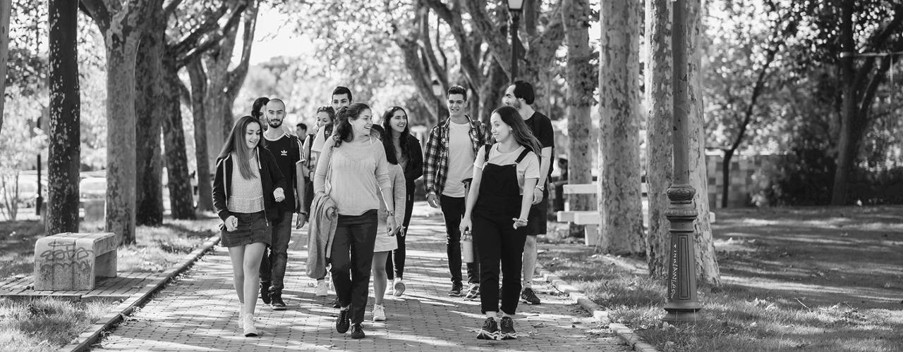 Estudiantes en el Campus